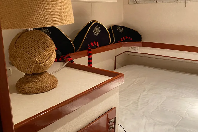 Slide: The Image of Chris-Craft 47 Commander 1973 - 110