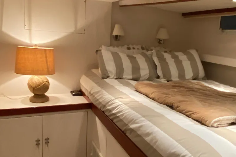 Slide: The Image of Chris-Craft 47 Commander 1973 - 116