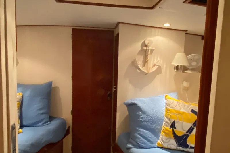 Slide: The Image of Chris-Craft 47 Commander 1973 - 124