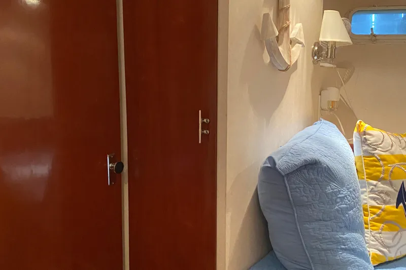 Slide: The Image of Chris-Craft 47 Commander 1973 - 127