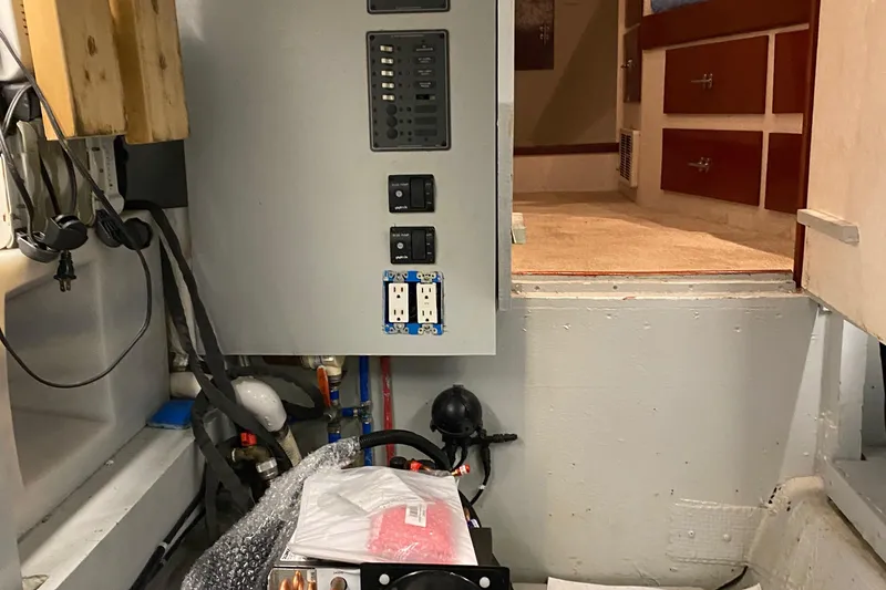 Slide: The Image of Chris-Craft 47 Commander 1973 - 140