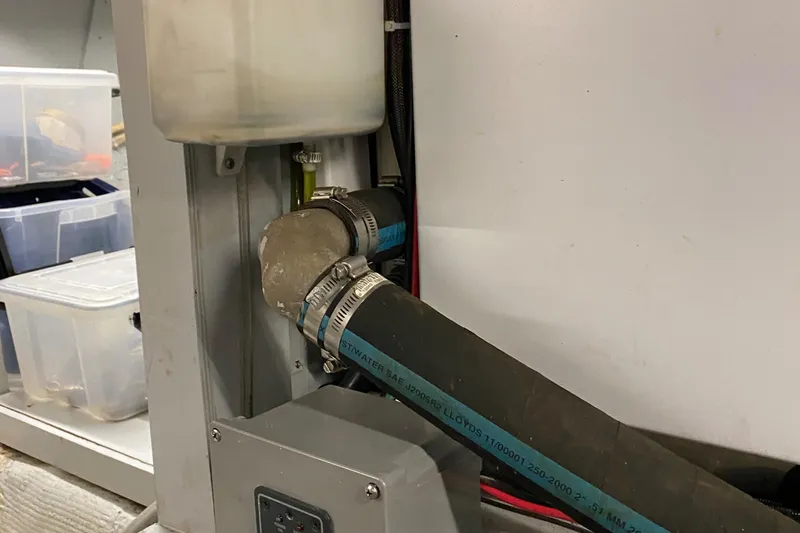 Slide: The Image of Chris-Craft 47 Commander 1973 - 142