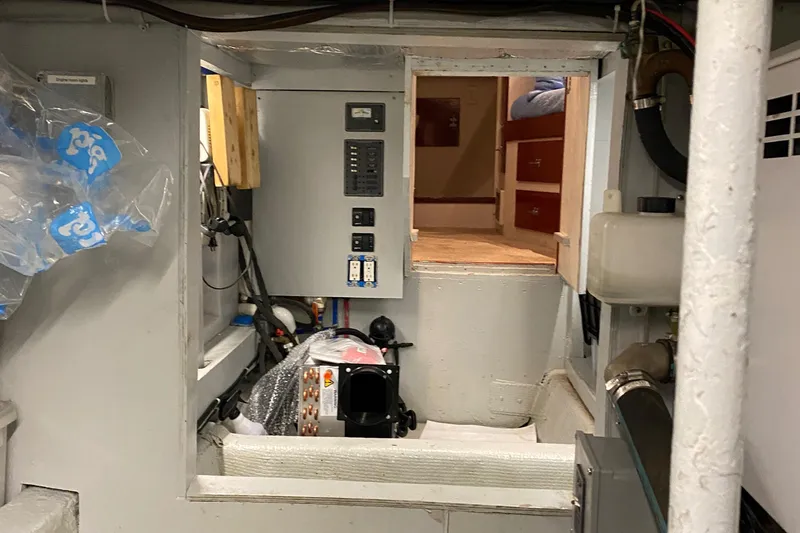 Slide: The Image of Chris-Craft 47 Commander 1973 - 147