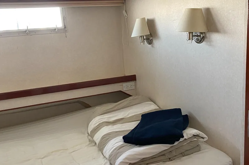 Slide: The Image of Chris-Craft 47 Commander 1973 - 195