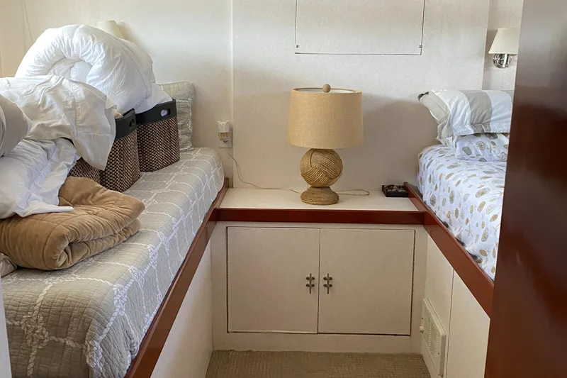 Slide: The Image of Chris-Craft 47 Commander 1973 - 200