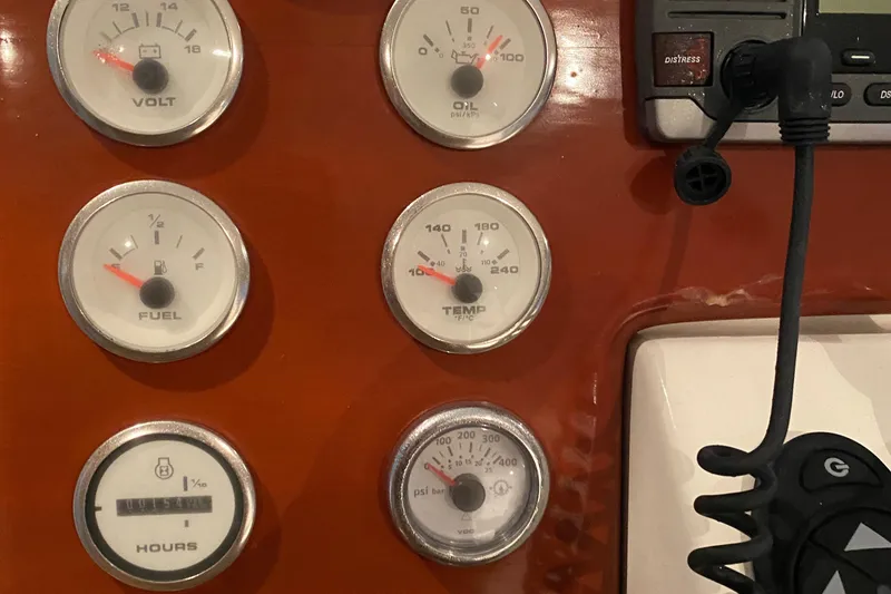 Slide: The Image of Chris-Craft 47 Commander 1973 - 53