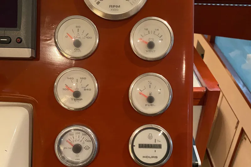 Slide: The Image of Chris-Craft 47 Commander 1973 - 54