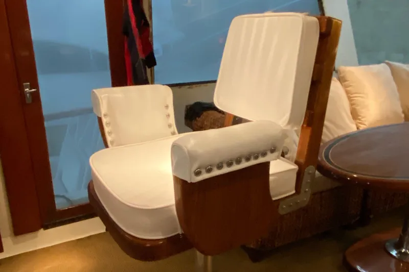 Slide: The Image of Chris-Craft 47 Commander 1973 - 63