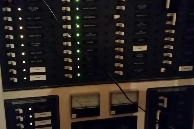 Slide: The Image of Chris-Craft 47 Commander 1973 - 78