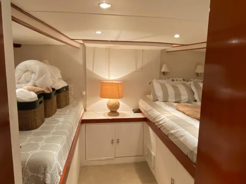 Slide: The Image of Chris-Craft 47 Commander 1973 - 93