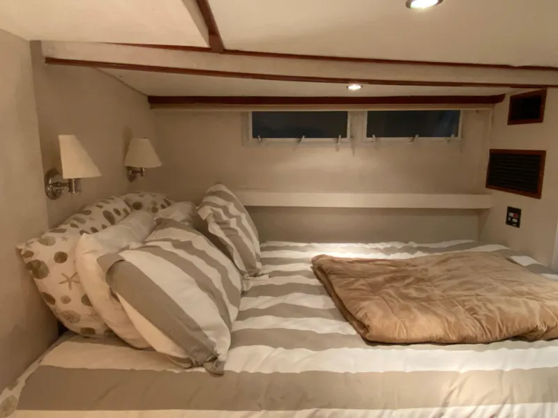 Slide: The Image of Chris-Craft 47 Commander 1973 - 95