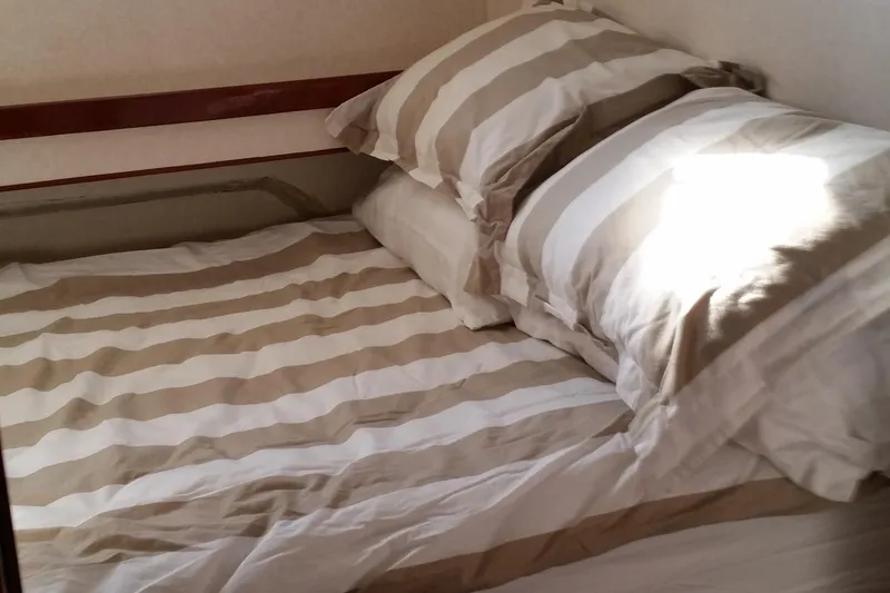 Slide: The Image of Chris-Craft 47 Commander 1973 - 96