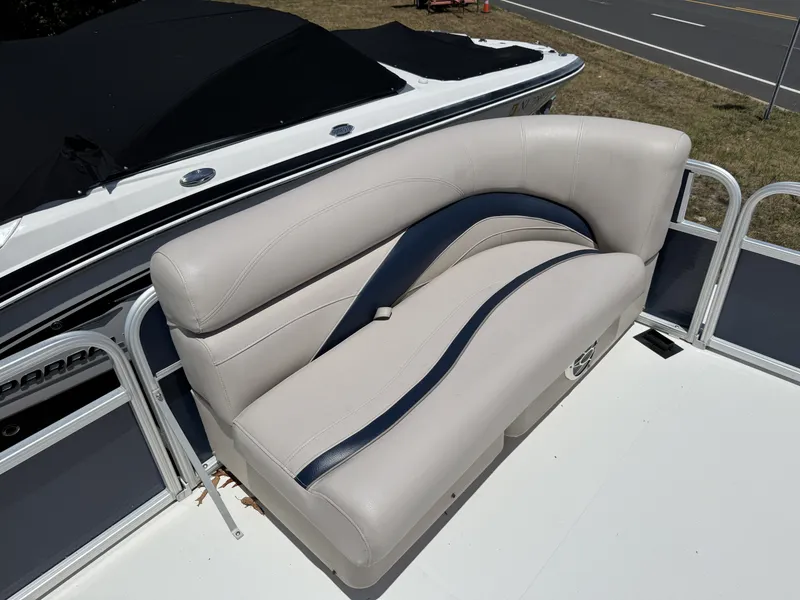 The Image of Hurricane Fun Deck 216 OB 2014 - 0