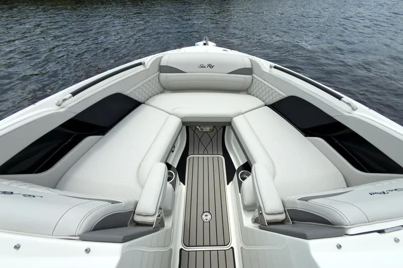 Slide: The Image of Sea Ray SLX 280 Outboard 2027 - 19
