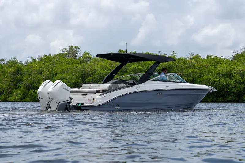 Slide: The Image of Sea Ray SLX 280 Outboard 2027 - 24