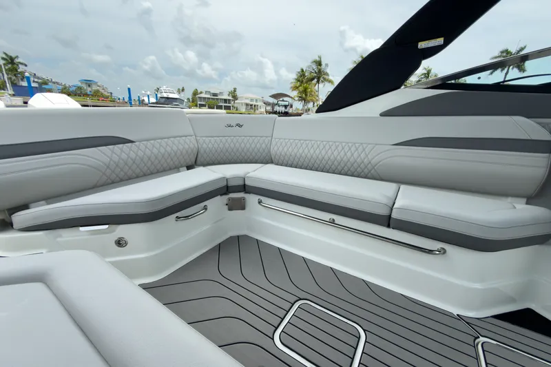 Slide: The Image of Sea Ray SLX 280 Outboard 2027 - 7