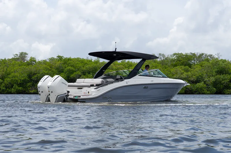 Slide: The Image of Sea Ray SLX 280 Outboard 2027 - 33