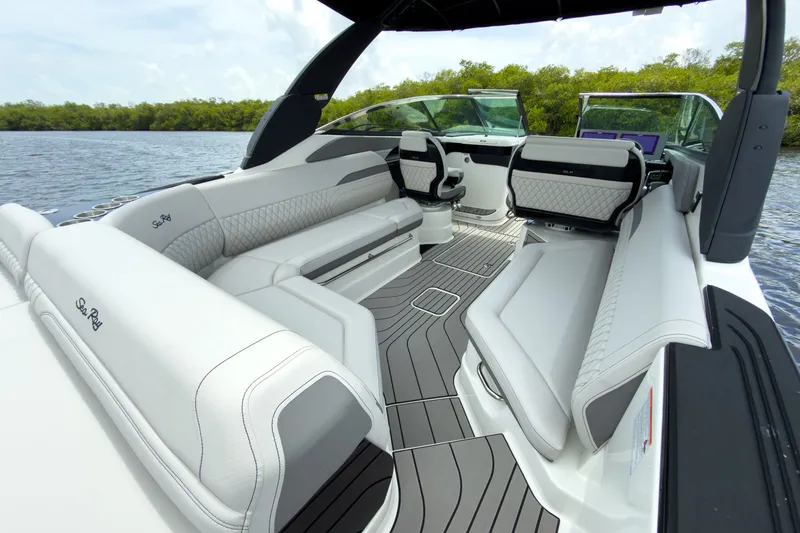 Slide: The Image of Sea Ray SLX 280 Outboard 2027 - 6