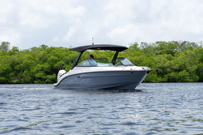 Slide: The Image of Sea Ray SLX 280 Outboard 2027 - 27
