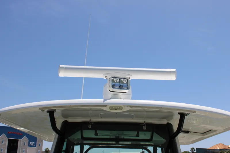 Slide: The Image of Boston Whaler 350 Outrage 2020 - 16