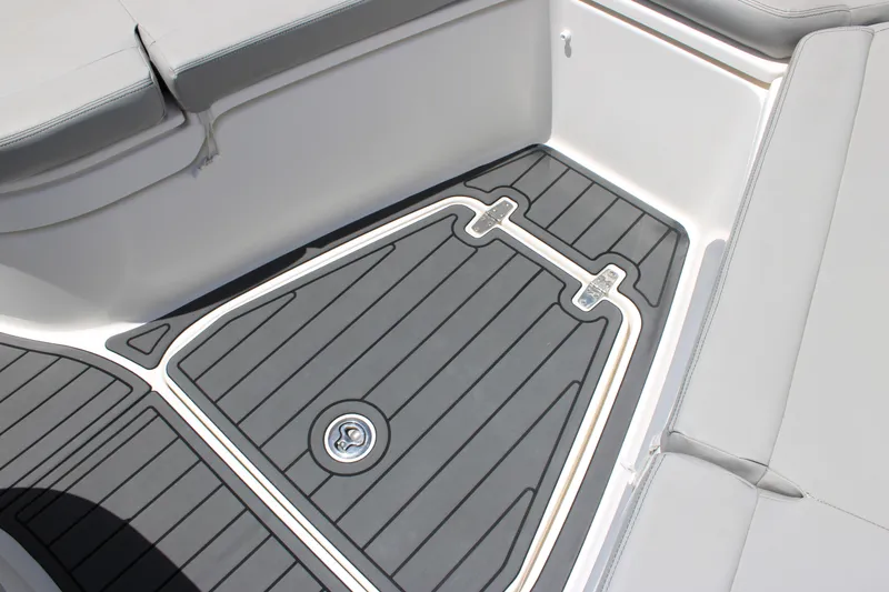 Slide: The Image of Boston Whaler 350 Outrage 2020 - 23