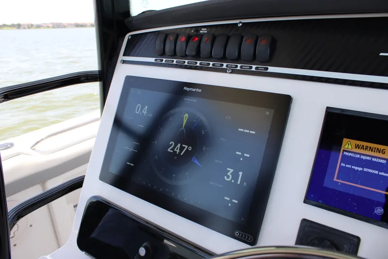 Slide: The Image of Boston Whaler 350 Outrage 2020 - 30