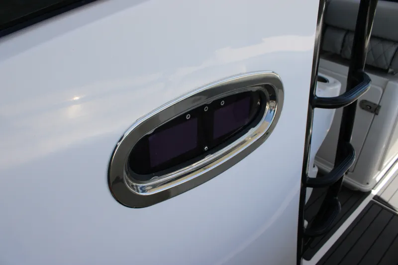 Slide: The Image of Boston Whaler 350 Outrage 2020 - 10