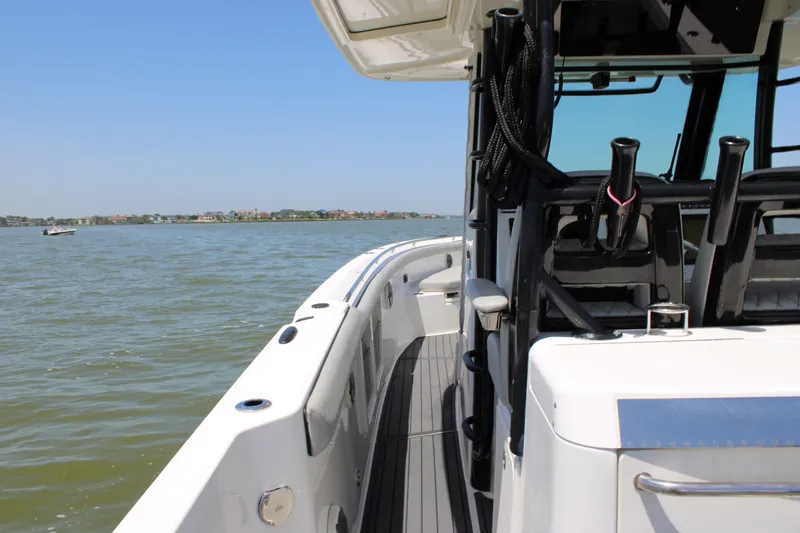 Slide: The Image of Boston Whaler 350 Outrage 2020 - 37