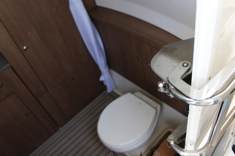 Slide: The Image of Boston Whaler 350 Outrage 2020 - 25