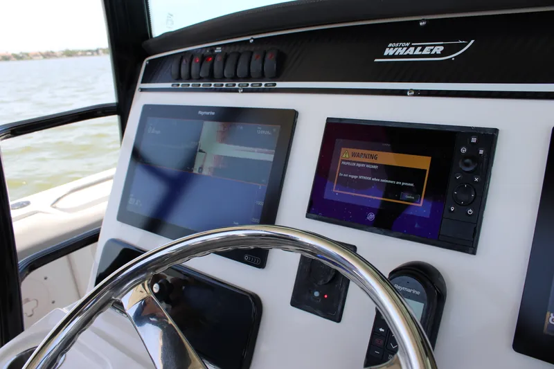 Slide: The Image of Boston Whaler 350 Outrage 2020 - 31