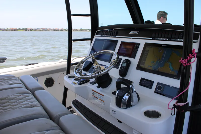 Slide: The Image of Boston Whaler 350 Outrage 2020 - 35