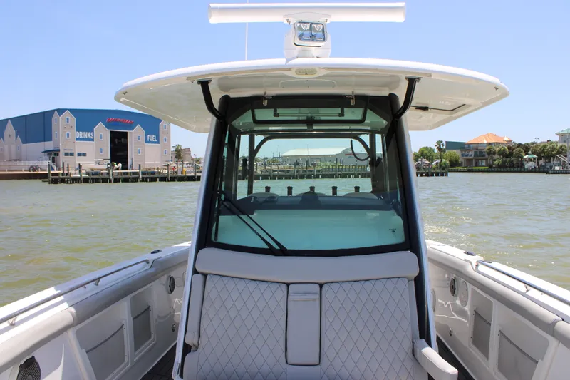Slide: The Image of Boston Whaler 350 Outrage 2020 - 19