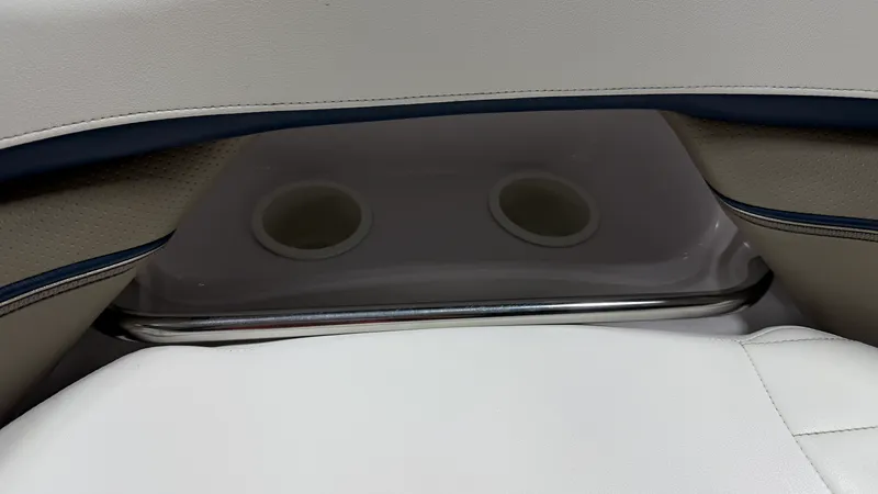 Slide: The Image of Four Winns 230 HORIZON 2004 - 25