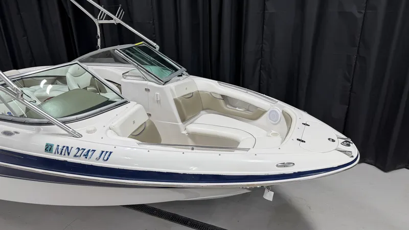 Slide: The Image of Four Winns 230 HORIZON 2004 - 6