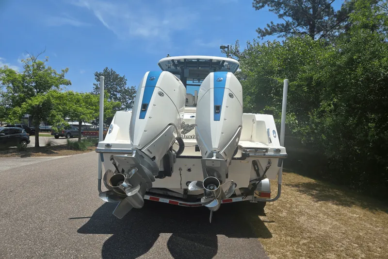 Slide: The Image of Boston Whaler 280 OUTRAGE 2024 - 2