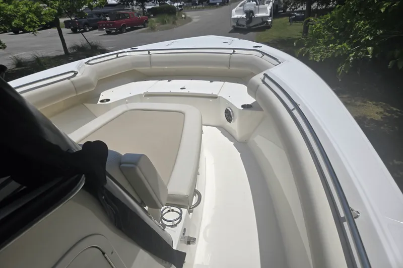 Slide: The Image of Boston Whaler 280 OUTRAGE 2024 - 27