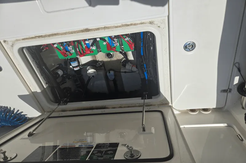 Slide: The Image of Boston Whaler 280 OUTRAGE 2024 - 22