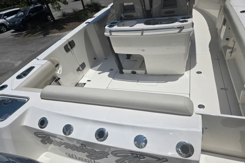 Slide: The Image of Boston Whaler 280 OUTRAGE 2024 - 5