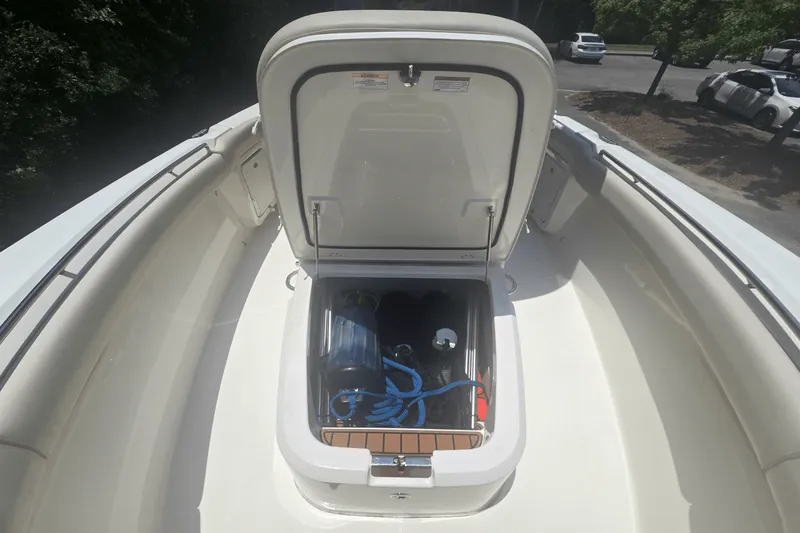 Slide: The Image of Boston Whaler 280 OUTRAGE 2024 - 7