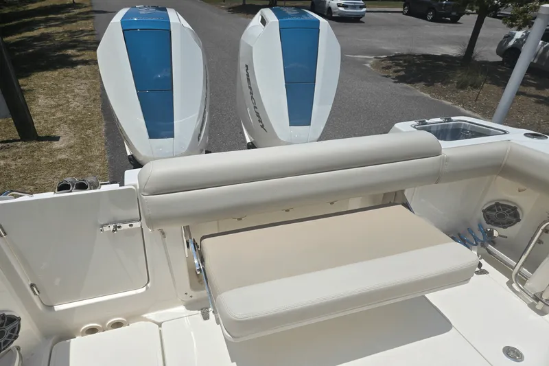 Slide: The Image of Boston Whaler 280 OUTRAGE 2024 - 10