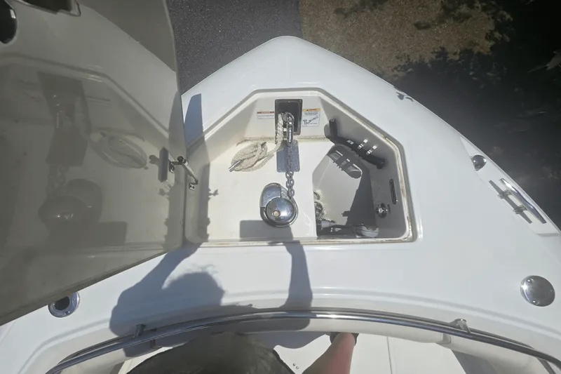 Slide: The Image of Boston Whaler 280 OUTRAGE 2024 - 29