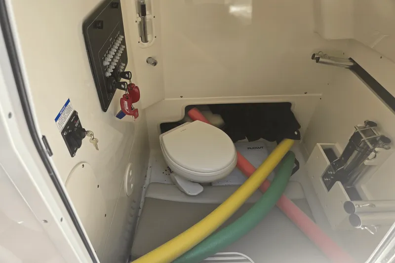 Slide: The Image of Boston Whaler 280 OUTRAGE 2024 - 24