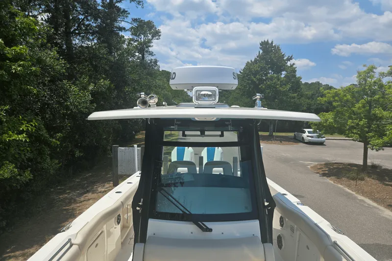 Slide: The Image of Boston Whaler 280 OUTRAGE 2024 - 30