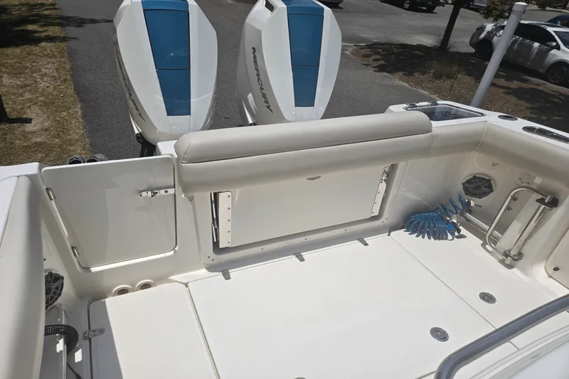 Slide: The Image of Boston Whaler 280 OUTRAGE 2024 - 9