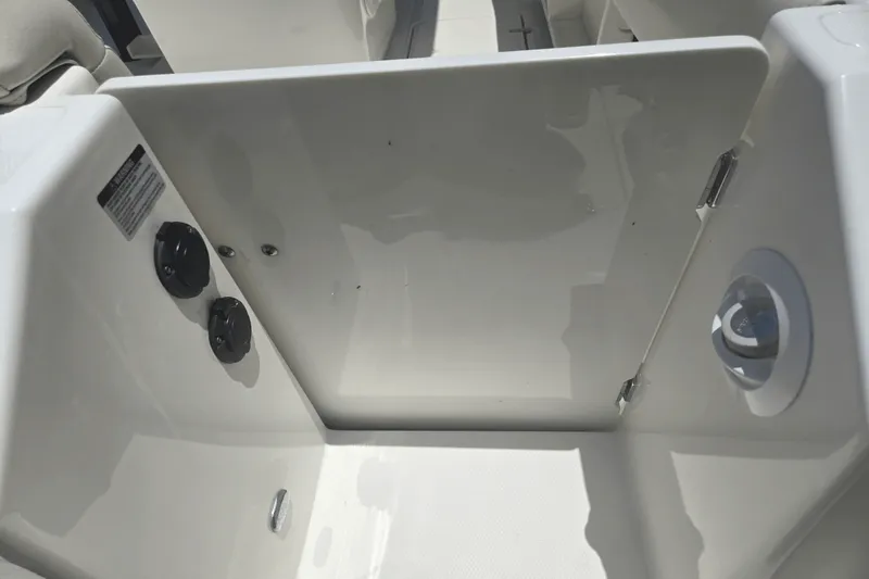 Slide: The Image of Boston Whaler 280 OUTRAGE 2024 - 8