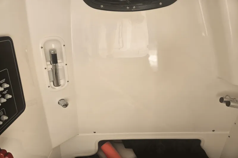 Slide: The Image of Boston Whaler 280 OUTRAGE 2024 - 26