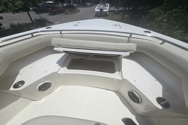 Slide: The Image of Boston Whaler 280 OUTRAGE 2024 - 31