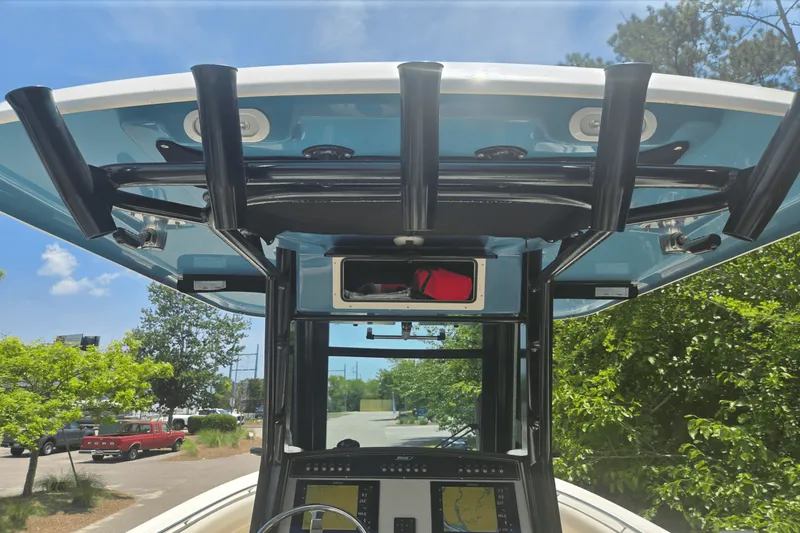 Slide: The Image of Boston Whaler 280 OUTRAGE 2024 - 20
