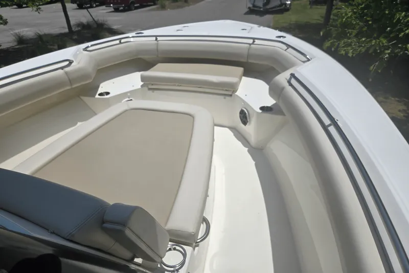 Slide: The Image of Boston Whaler 280 OUTRAGE 2024 - 28