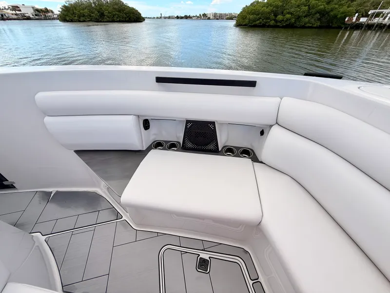 Slide: The Image of Aviara AV32 Outboard 2023 - 60